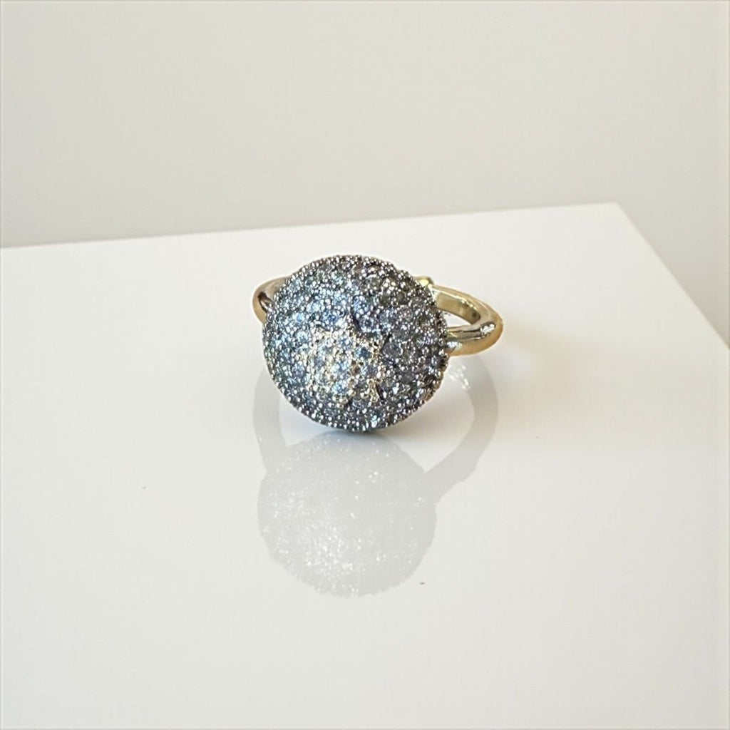 Yıldız Desenli Büyük Zirkon Top Yüzük