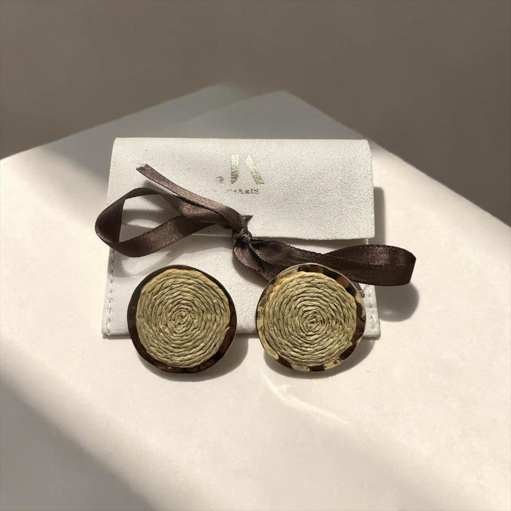 Gold Çerçeveli Hasır Yuvarlak Küpe