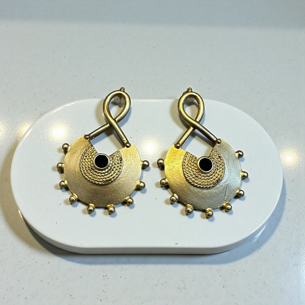 Siyah Taşlı Gold Küpe