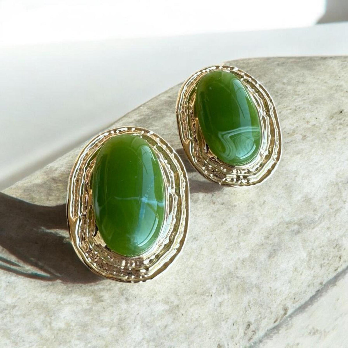 Vintage Esintili Yeşil Oval Küpe