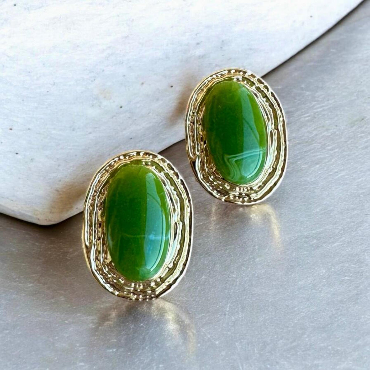 Vintage Esintili Yeşil Oval Küpe