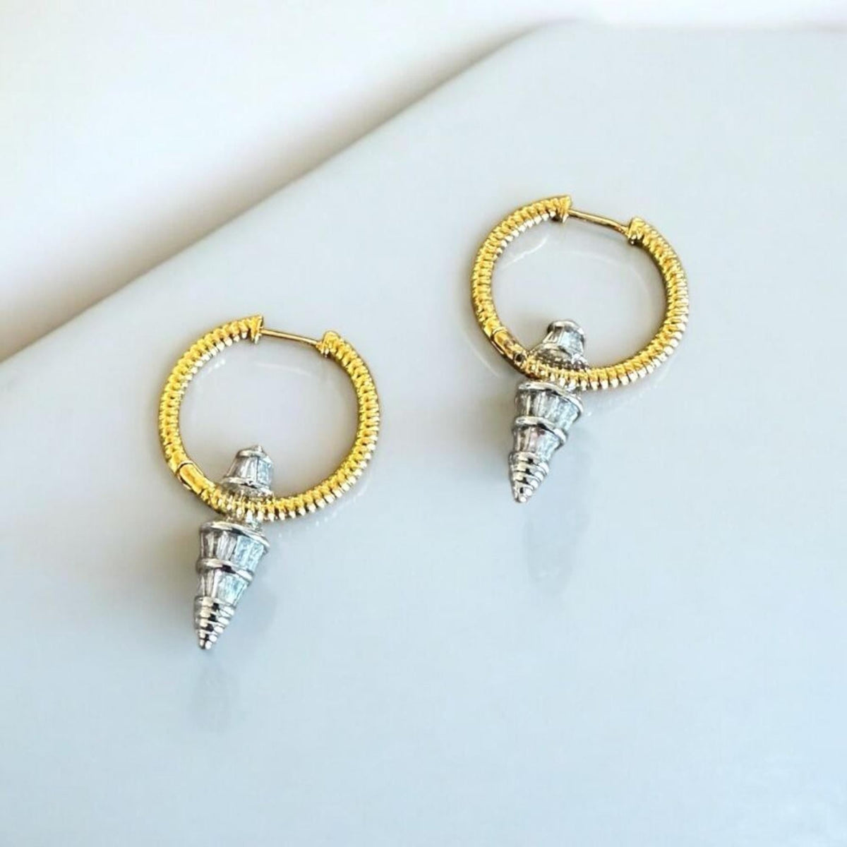 Zirkon Sarkıtlı Küpe