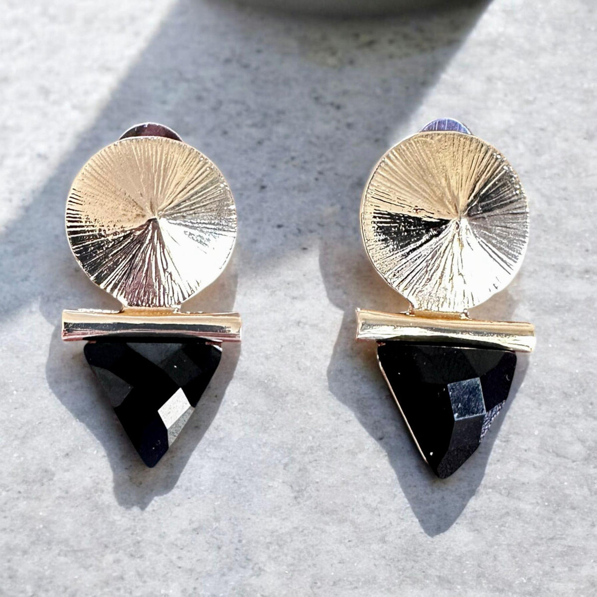 Siyah veya Kahverengi Taşlı Modern Geometrik Küpe