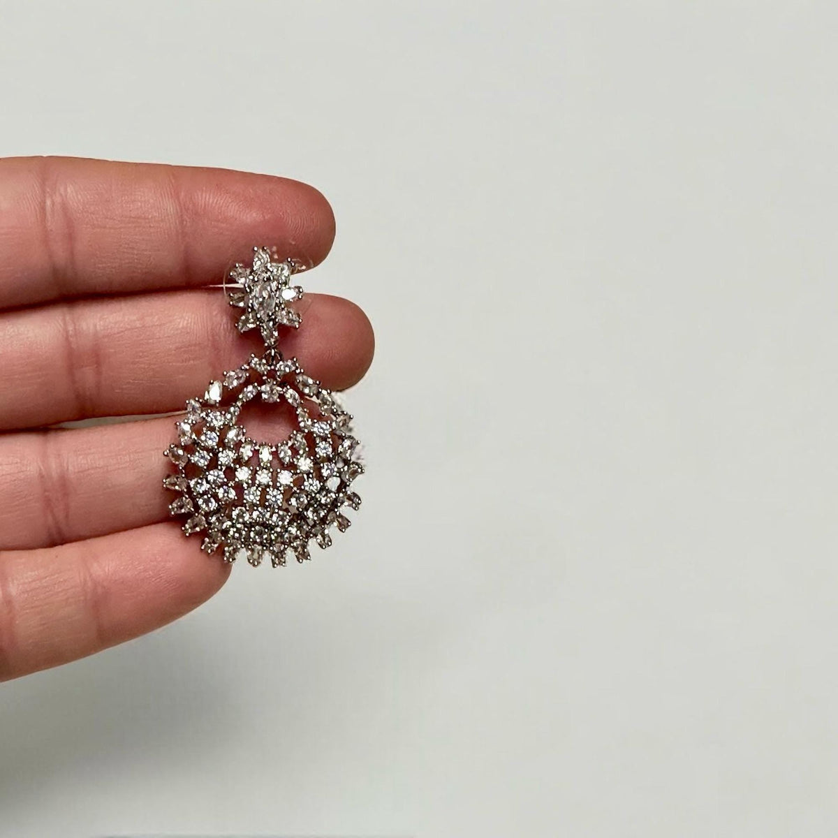 Kristal Sallantılı Şık Küpe