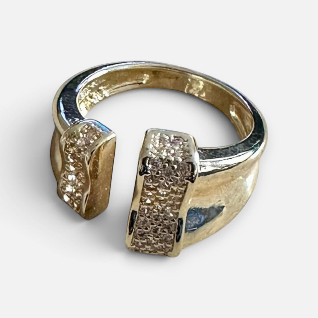 Jakris adjustable gold-plated ring featuring an open design with sparkling crystal accents on the ends.
