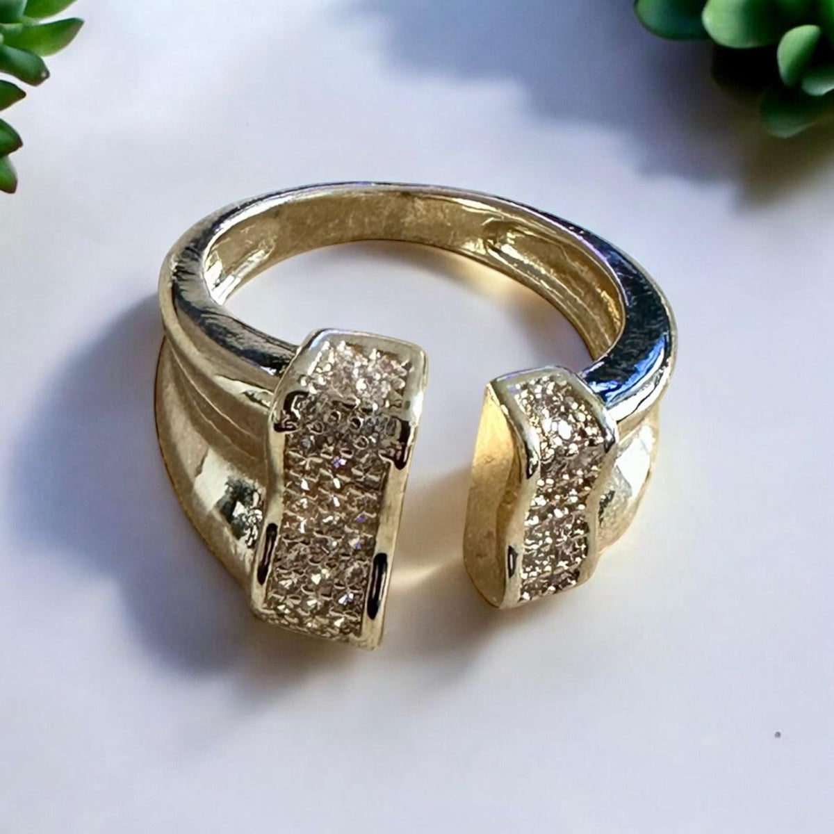 Jakris adjustable gold-plated ring featuring sparkling crystal accents and an open-ended design