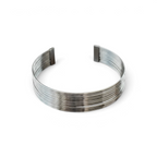 Jakris Aura gümüş renkli, çok sıralı metal tasarıma sahip modern ve ayarlanabilir choker kolye