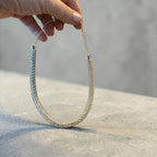 Jakris Celestia gümüş tonlu, kristal detaylı ışıltılı choker kolye, zarif ve modern tasarım.
