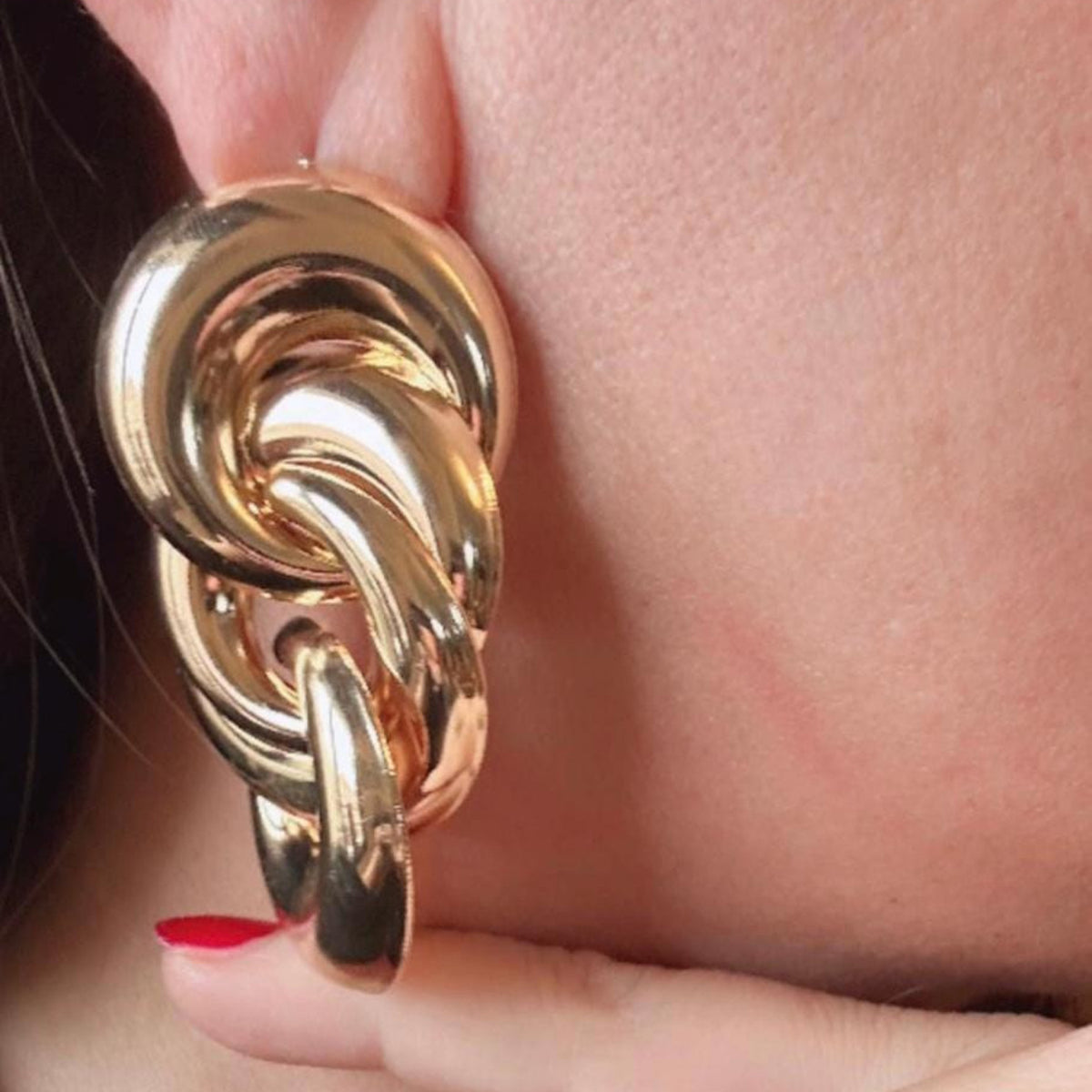 Jakris vintage-inspired gold-plated chunky chain link earrings worn on a model