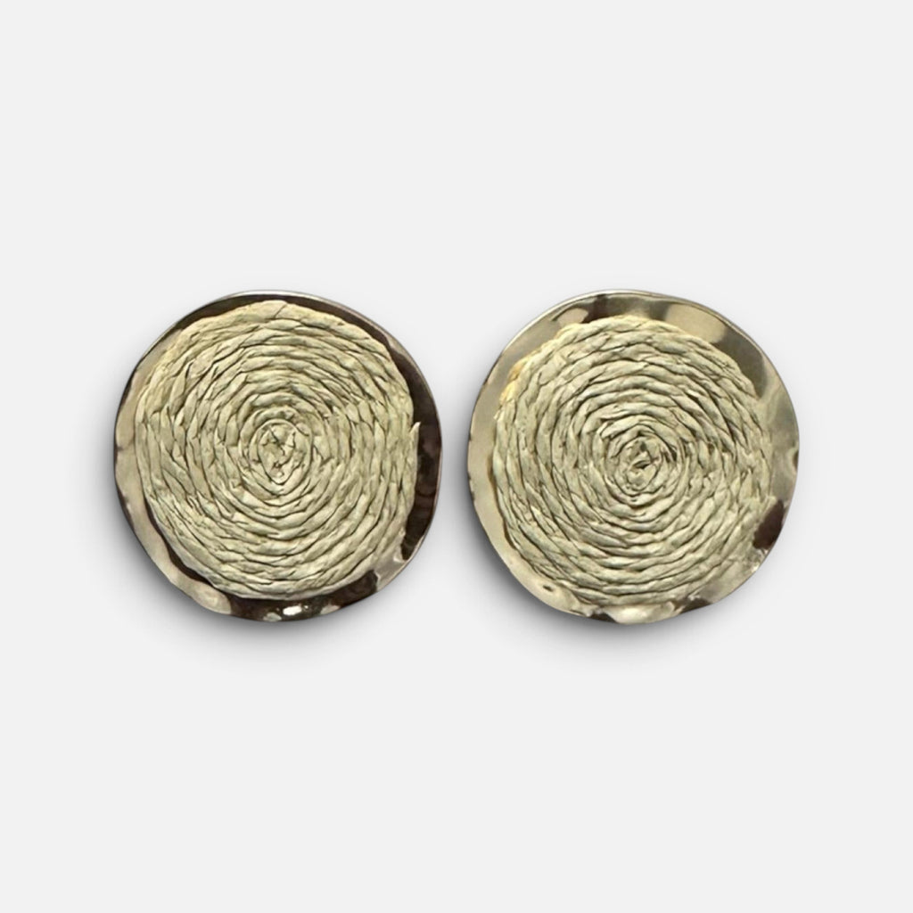 Jakris round earrings featuring woven straw centers and gold-plated brass frames for a natural summer style.