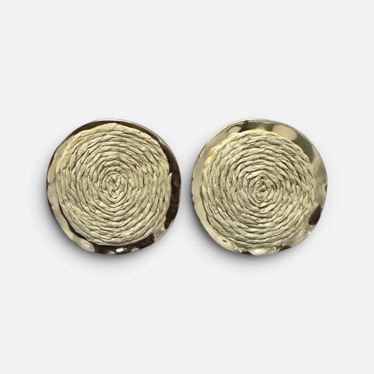 Jakris round earrings featuring woven straw centers and gold-plated brass frames for a natural summer style.