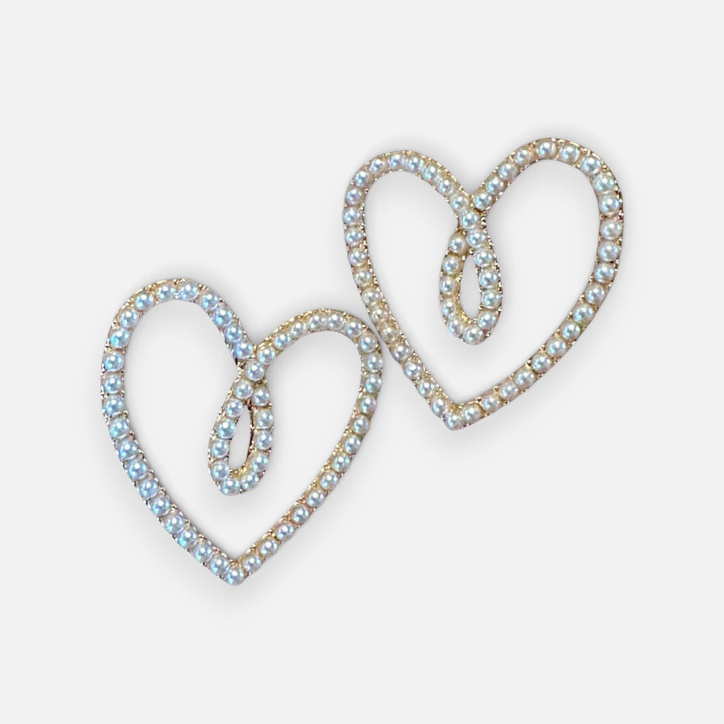 Jakris elegant heart-shaped bridal earrings featuring delicate white pearls in a gold-tone setting